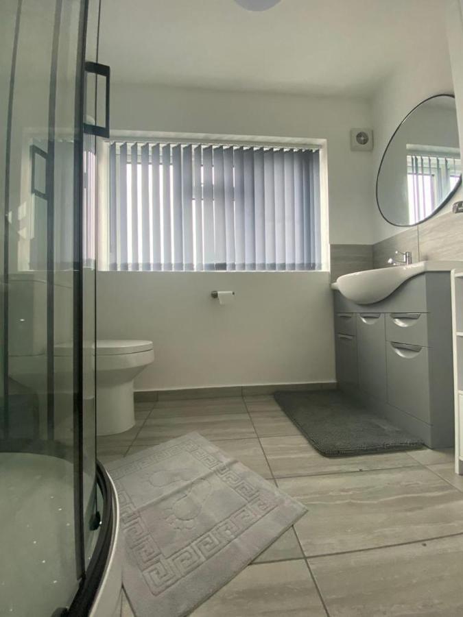 Gatwick Deluxe En-Suite Rooms Хорли Экстерьер фото
