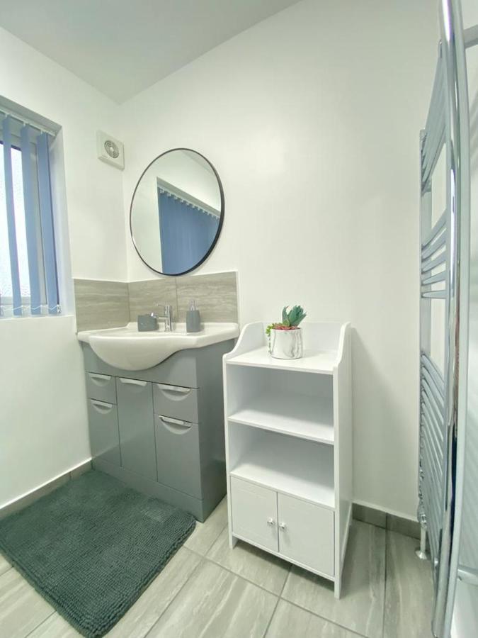 Gatwick Deluxe En-Suite Rooms Хорли Экстерьер фото