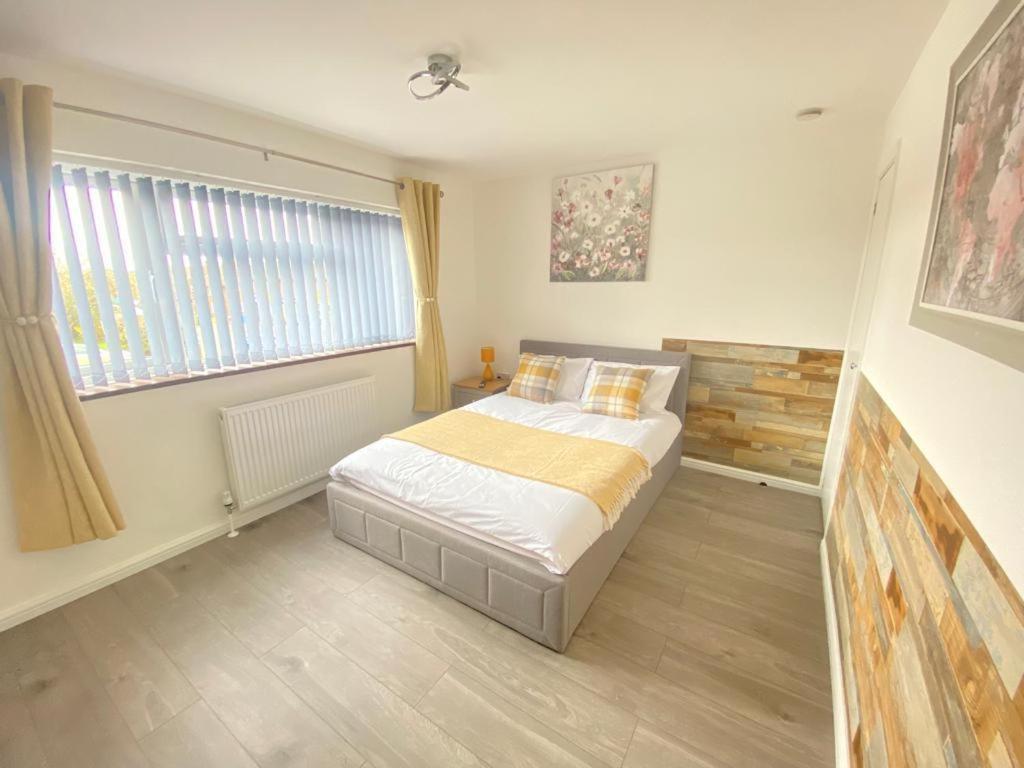 Gatwick Deluxe En-Suite Rooms Хорли Экстерьер фото