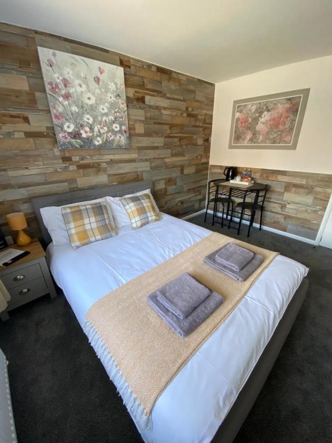 Gatwick Deluxe En-Suite Rooms Хорли Экстерьер фото
